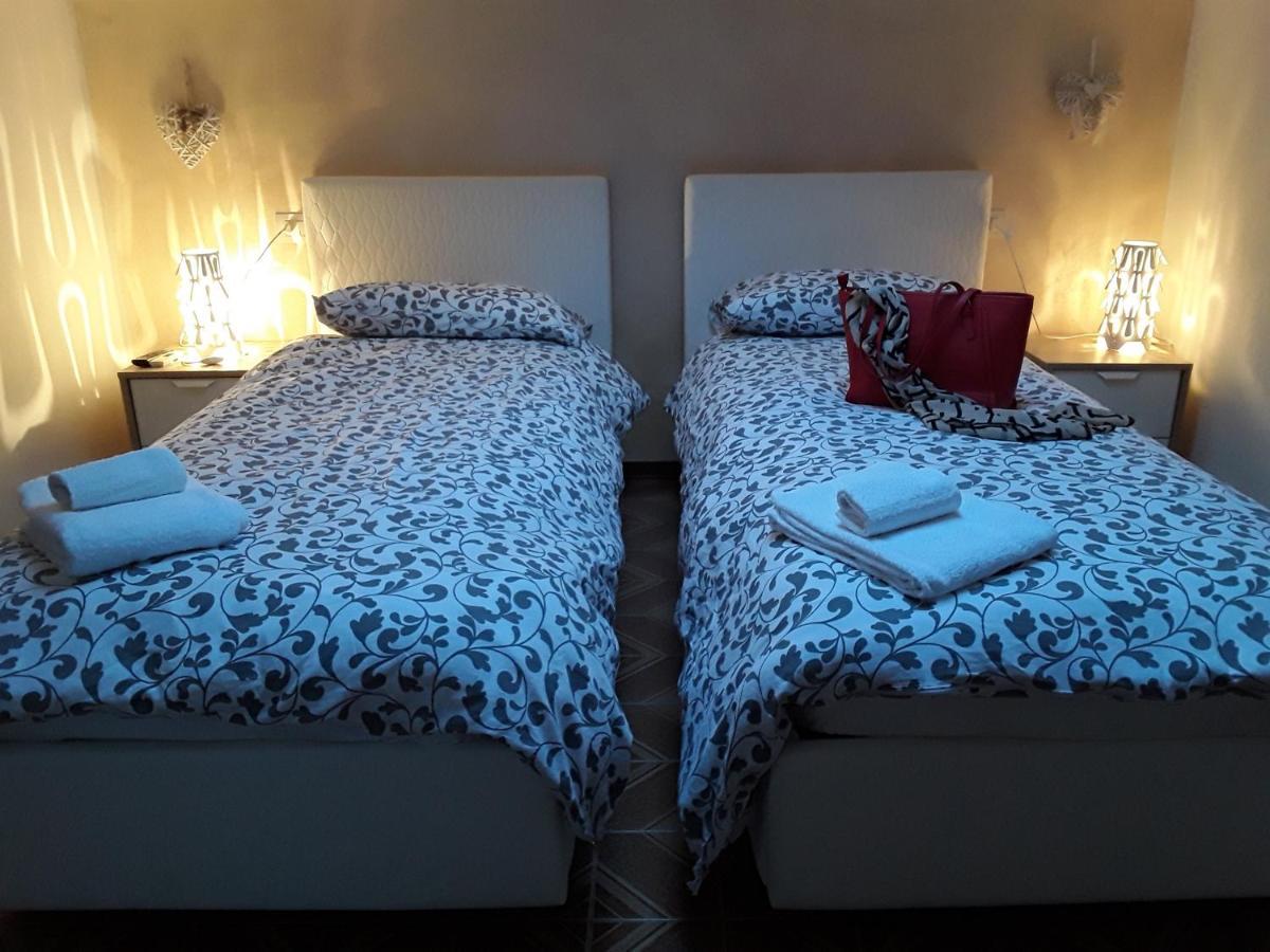 Camere Porto Vecchio Con Parcheggio A Pochi Passi Dal Castello Malcesine Bagian luar foto